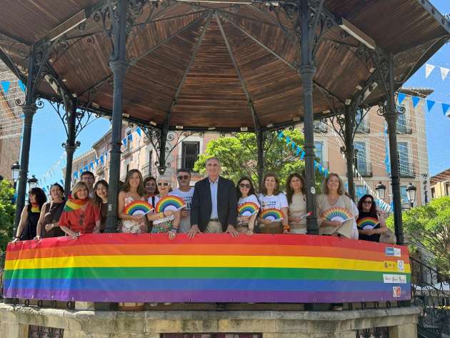 Segovia conmemora el Día del Orgullo LGTBI+ en la plaza Mayor y el Acueducto lucirá los colores arcoíris el domingo 28 de junio