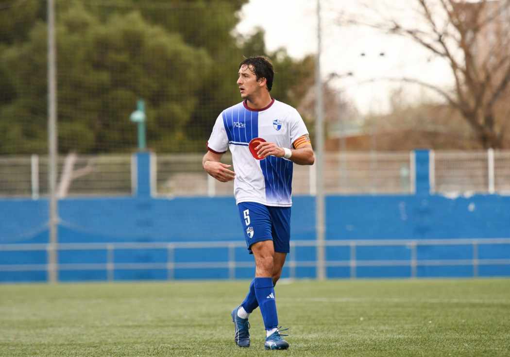 La Gimnástica Segoviana ficha al central oscense Héctor Espiérrez, procedente del CD Ebro, para reforzar la zaga azulgrana