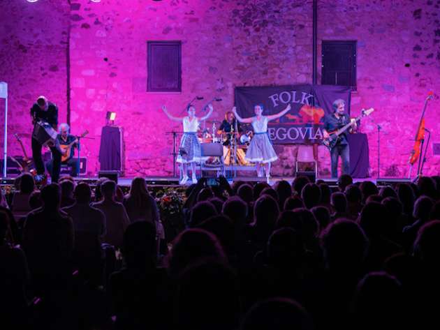 Folk Segovia clausura su 42ª edición con lleno y homenaje emocionado a Luis Martín, su fundador