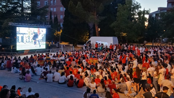 España golea a Austria (3-0) y se mete en octavos del Mundial con un doblete de Oyarzabal y un gol de cabeza de Pedro Porro