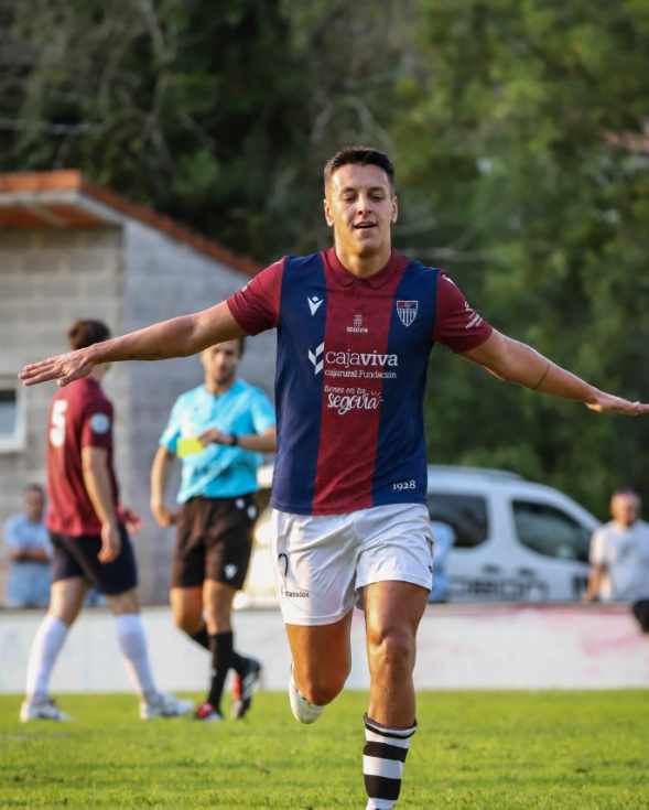 El futbolista e influencer asturiano Jaime Felgueroso se convertirá este viernes en nuevo jugador de la Gimnástica Segoviana CF SAD
