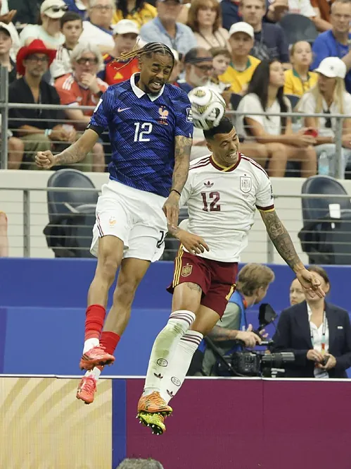 España vence a Francia (0-2) y se clasifica para la final del Mundial con goles de Oyarzabal y Pedro Porro
