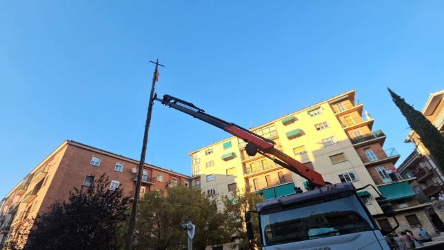 El Cristo del Mercado despide el verano con la tradicional Bajada del Mayo, en la festividad de la Exaltación de la Santa Cruz