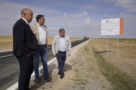 La Diputación mejora la carretera entre Añe y Carbonero de Ahusín y amplía el aparcamiento del CSS La Fuencisla