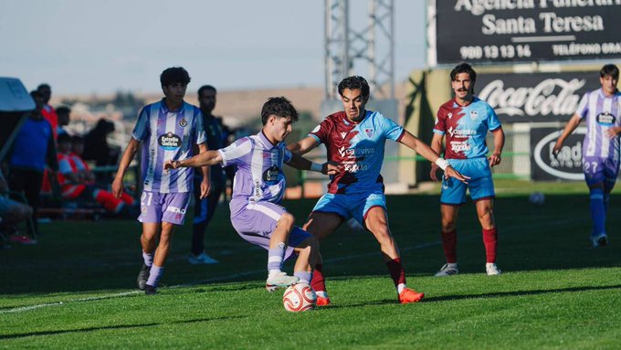 La Gimnástica Segoviana empata 1-1 ante el Real Valladolid Promesas y acaba con diez en La Albuera