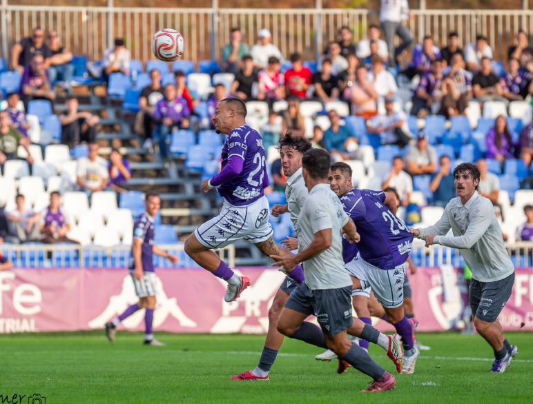 Empate de infarto entre el CD Guadalajara y la Gimnástica Segoviana en un 3-3 con dos expulsiones