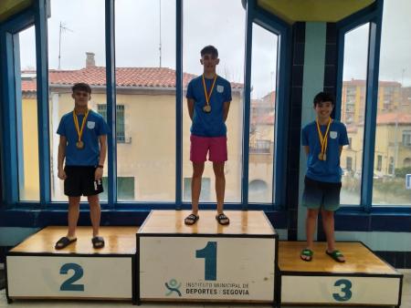 El IES Vega del Pirón gana la final provincial de natación escolar en Segovia