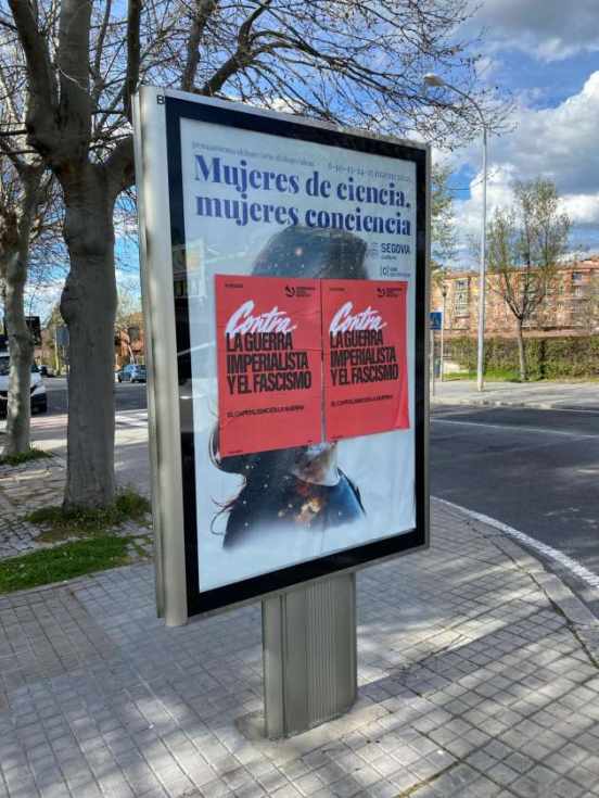 El Ayuntamiento de Segovia pide civismo ante la colocación indebida de carteles en mupis