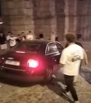 Detenido en estado de embriaguez tras bajar con su Audi las escaleras junto al Acueducto de Segovia: el vídeo se hace viral