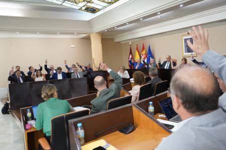La Diputación de Segovia aprueba 2,5 millones del Fondo de Cohesión Territorial y rechaza el acuerdo UE-Mercosur en el pleno de mayo