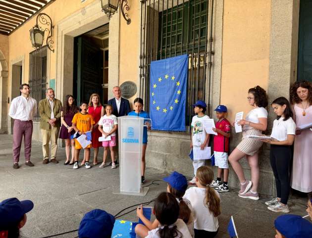 Segovia celebra el Día de Europa con un acto en la Plaza Mayor en el 40 aniversario de la adhesión de España a la UE