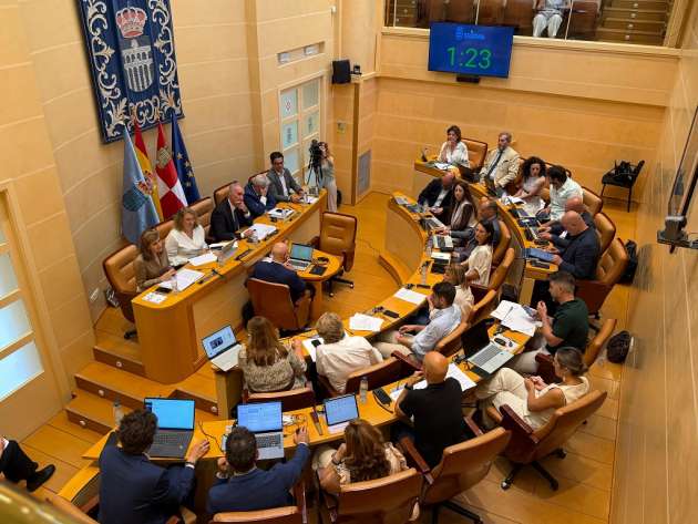 El Pleno de Segovia aprueba la nueva Ordenanza Municipal de Visitas Guiadas y se adhiere a la Declaración del Día del Orgullo LGTBI