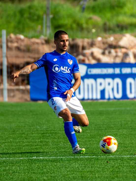 La Gimnástica Segoviana ficha al lateral derecho Luis Aguado, procedente del Linares Deportivo, para la temporada 26/27