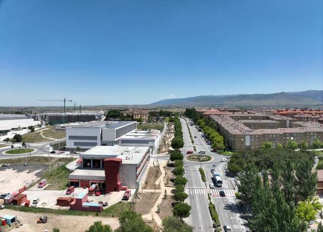 El Ayuntamiento de Segovia culmina la renaturalización de cuatro plazas de Nueva Segovia con 420 plazas de aparcamiento y más zonas verdes