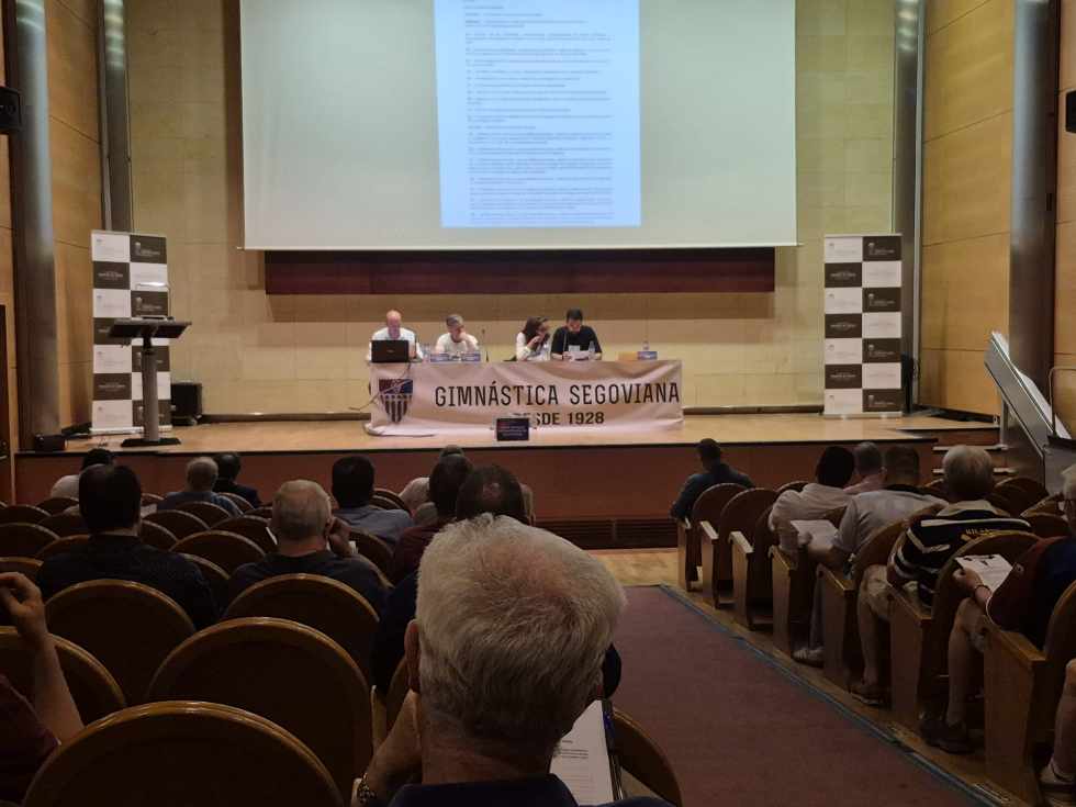 La Gimnástica Segoviana CF SAD actualiza sus estatutos y nombra auditor suplente en una Junta General con el 70% del capital representado