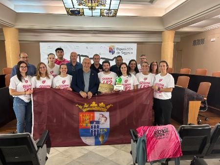 El Cochinillo Segoviano visita la Diputación de Segovia tras proclamarse campeón y lograr el ascenso a Liga Femenina 2