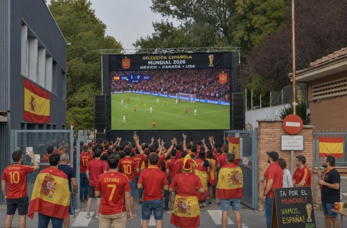 Segovia sigue el debut de España en el Mundial ante Cabo Verde en pantalla gigante en la Ciudad Deportiva de La Albuera
