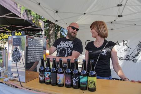 'Amor a primera birra' triunfa en Abades y lleva la cerveza artesana de Alimentos de Segovia a San Cristóbal el 13 de junio