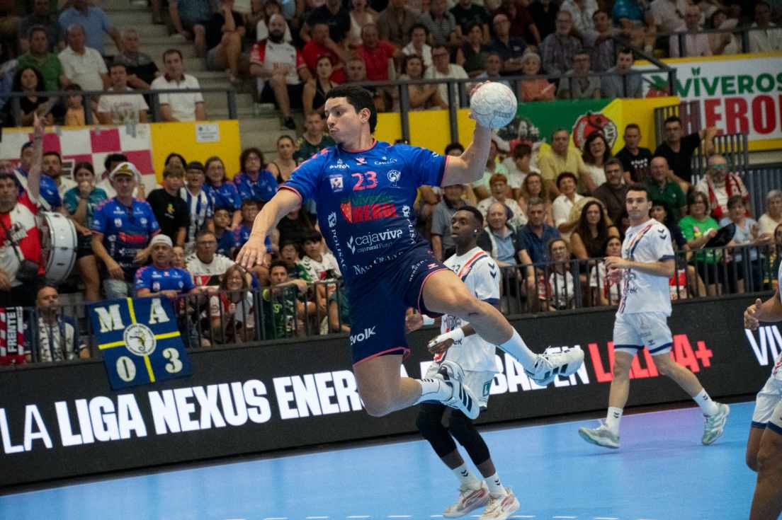 El Balonmano Nava certifica su permanencia en la Liga Asobal con una goleada (41-28) ante Agustinos de Alicante