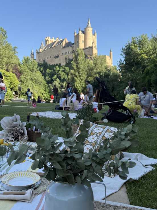 Segovia Picnic Day 2026: horarios, drones, gastronomía y transporte para disfrutar del gran evento junto al Alcázar