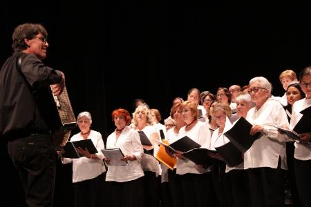 Nueve coros rurales cierran el curso de Aulas para Convivir Cantando de la Diputación de Segovia en el Teatro Juan Bravo