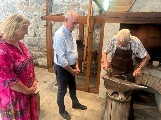 Mazarías visita la exposición 