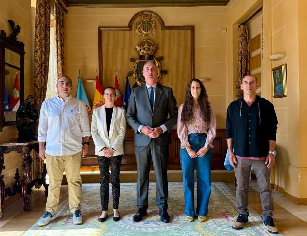 Toman posesión tres nuevos porteros de colegios en Segovia