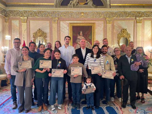 Segovia celebra la entrega de distinciones a los nuevos “majos y majas” y rinde homenaje a sus vecinos centenarios en el marco de San Frutos