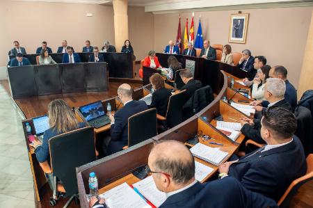 La Diputación de Segovia aprueba un presupuesto “histórico” de 92,8 millones para 2026 con una reducción de deuda del 71%