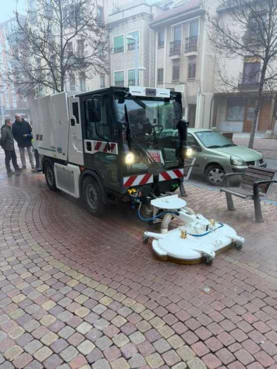 egovia prueba nueva maquinaria de limpieza para modernizar el servicio y proteger el casco histórico